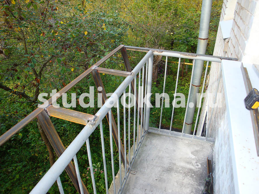 металлический каркас для расширение балкона