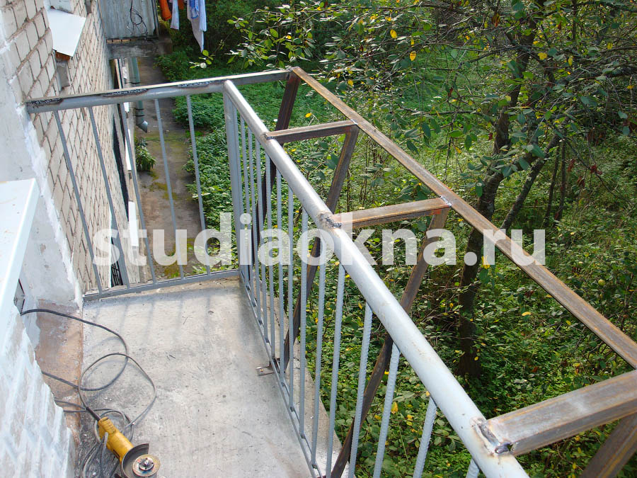 металлический каркас для расширение балкона